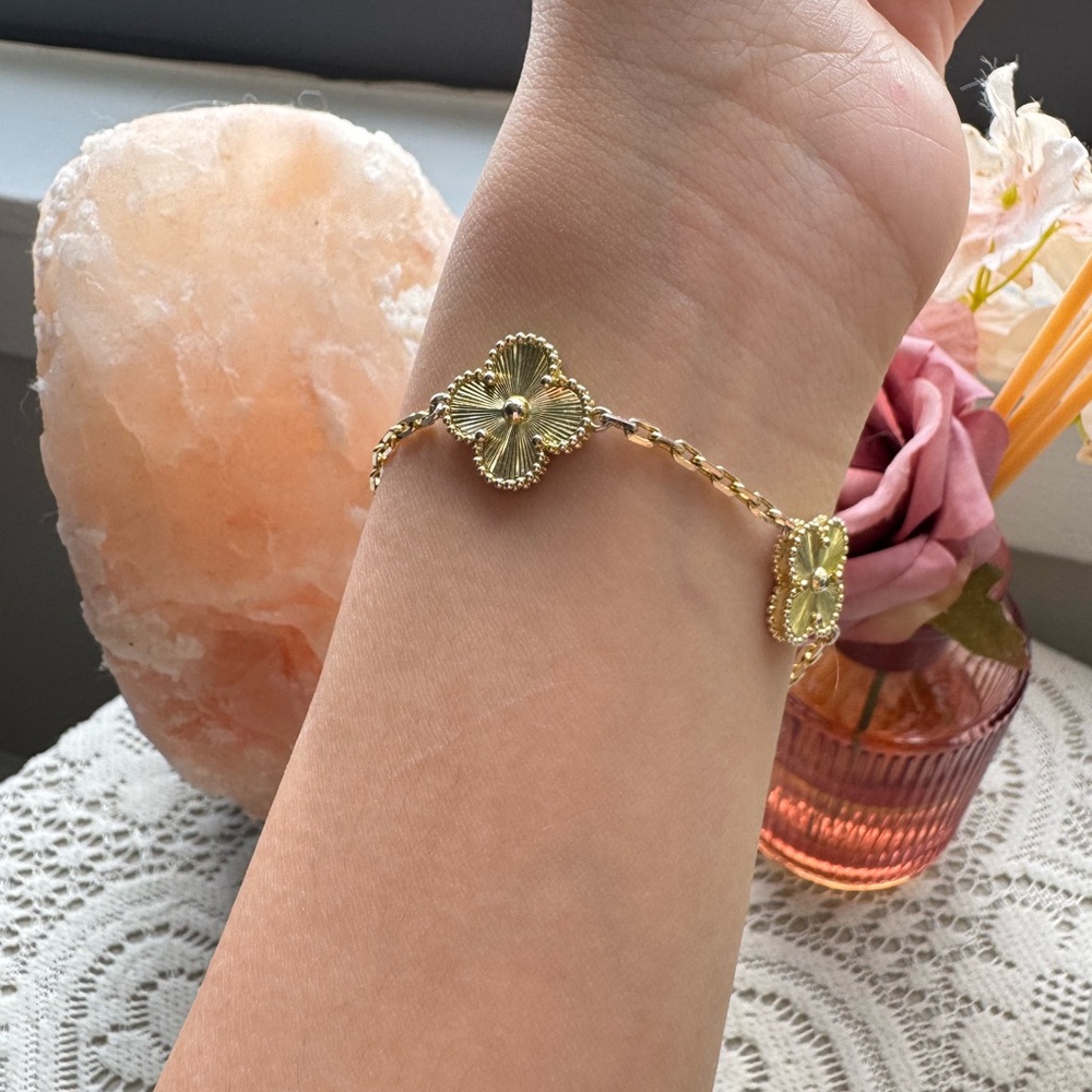 Elegant Gold Flower Bracelet